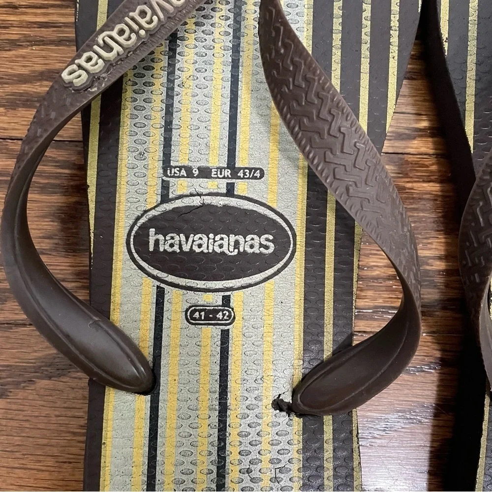 **4/$12** Havaianas Men's Flip Flops 41/42 - US 9/10